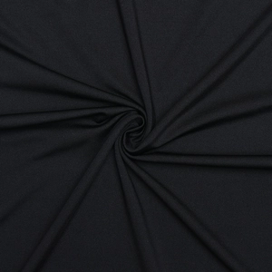Gros plan sur le tissu en maille côtelée noire montrant la texture et la structure