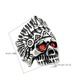 Bague vintage crâne indien en acier avec yeux rouges, poids 25,5g et largeur 36mm