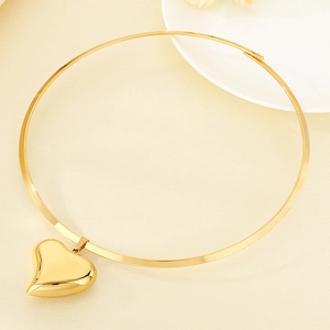 Exaggerated 18K gold plated hollow heart pendant with thick stainless steel collar necklace