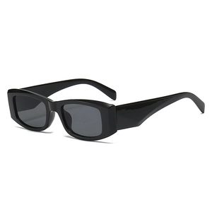 Retro square black sunglasses with thick frames for fashion travel and parties