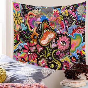 Détail d'une tapisserie murale psychédélique avec champignons colorés et motifs abstraits