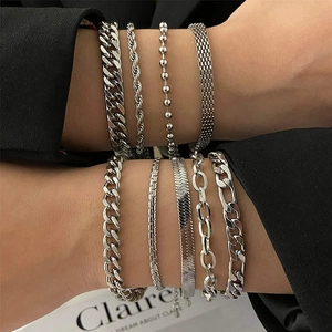 Détail de 9 styles de chaînes en acier inoxydable argenté incluant mailles gourmette et Figaro