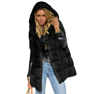 Gilet long noir à capuche pour femme avec corps matelassé et manches en similicuir