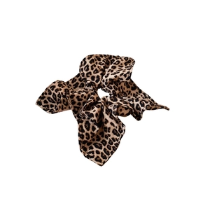 Elastico per capelli con stampa leopardata marrone e nera per coda di cavallo alta