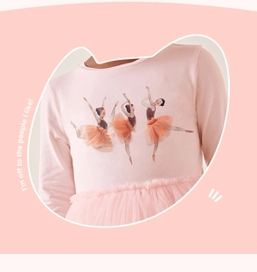 Detail von babyrosa Mädchenkleid mit Ballett-Print und 3D-Tüllschichten im Rock