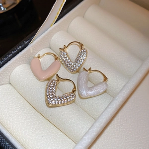Asymmetrical heart hoop earrings with pink enamel and sparkling zircon in gold finish
