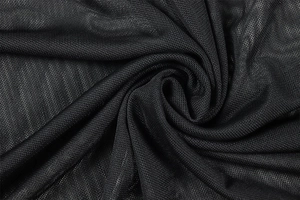 Makrodetail aus hochwertigem schwarzem Netzstoff mit durchscheinender Textur und Strick