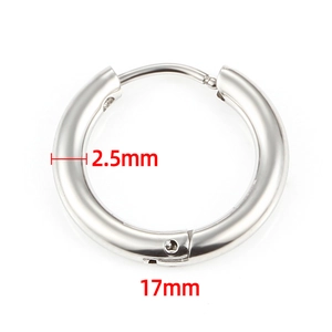 Detail shot of stainless steel hoop earrings with 17mm diameter and 2.5mm thickness