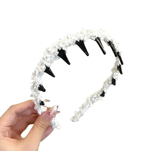 Serre-tête ondulé tissé pour femme avec dents antidérapantes et texture peluche blanche