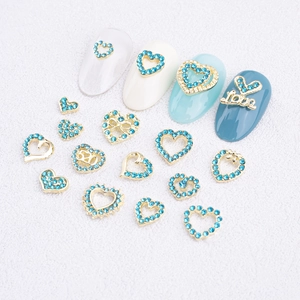 Bijoux à ongles cœur en alliage doré avec strass bleus et motifs de nœuds papillons