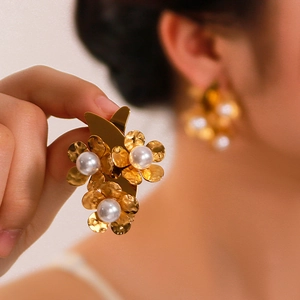 Flower Artificial Pearl Earrings 18K Gold Plated Stainless Steel Hammered Texture Elegant Vintage Jewelry For Women