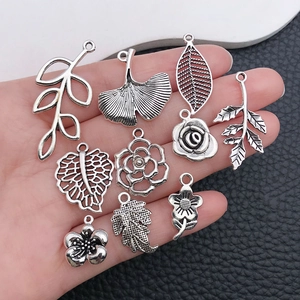 Assortiment de pendentifs en alliage argenté en forme de feuilles et fleurs pour bijoux