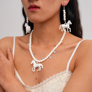 Collier Et Boucles D'Oreilles Perlés Imitation Künstliche Perle Pendentif Cheval Résine Étoiles Alliage Silver Earring Post