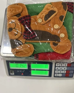 Detailed scale view showing large Christmas pet stocking weight of 0.142 kg in packaging
