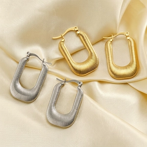 Boucles D'oreilles Créoles En Forme De U Plaquées Or 18K Acier Titane Texture Nervurée Filetée Bijoux De Mode