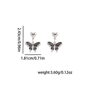 Vue détaillée des boucles d'oreilles papillon avec dimensions et poids du produit