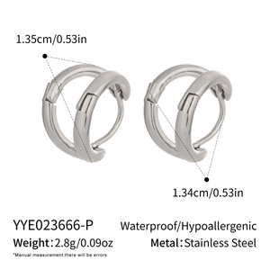 Detail showing dimensions and material of double-layer C-shaped stainless steel earrings