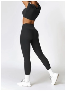 Détails du pantalon de yoga taille haute et du haut à capuche pour le fitness