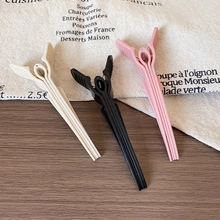 Drei-teiliges Set aus Fisch-Haarspangen in Beige, Schwarz und Rosa Farben
