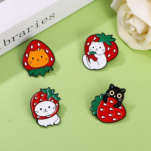 Cute Strawberry Cat Enamel Brooch Pin Zinc Alloy Cartoon Fruit Badge For Backpack Denim Jacket Hat Accessories Kawaii