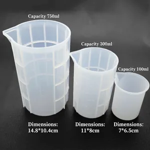 Set di tre misurini in silicone traslucido nelle dimensioni 750ml, 300ml e 100ml