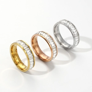Detailed view of three-piece eternity rings with rectangular zircon in gold, rose gold and silver