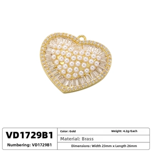 Detail of gold heart pendant with pearls and zircon, 23x26mm size, weighing 4.2g