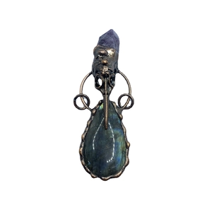 Collier vintage en bronze avec pendentif crâne de corbeau, labradorite et améthyste