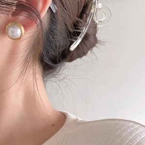 Elegant 925 sterling silver pearl earrings with gold bezel in a vintage Korean minimalist style