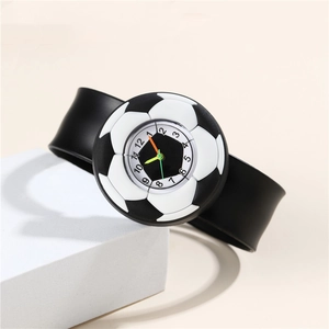 Montre À Claque Pour Enfants Thème Football Dessin Animé Sport Bracelet En Silicone Montre À Quartz Pour Garçons Et Filles