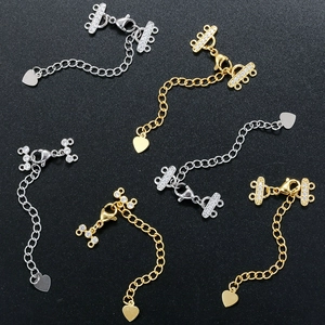 Détails de fermoirs mousquetons pour bijoux avec trois trous et pendentifs en cœur