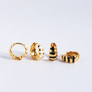 Gestreifte Creolen Minimalistisches Messing Handbemalt Schwarz Weiß Emaille Croissant Form Modeschmuck Für Frauen