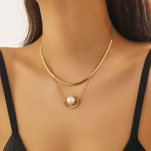 Double-layered gold stainless steel necklace with round pearl and fan-shaped geometric pendant