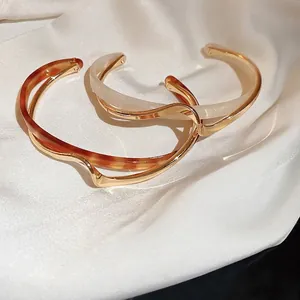 Minimalist Wave Open Cuff Bracelet Alloy Resin Tortoiseshell Inlay Gold Plated Bangle Geometric Fashion Jewelry