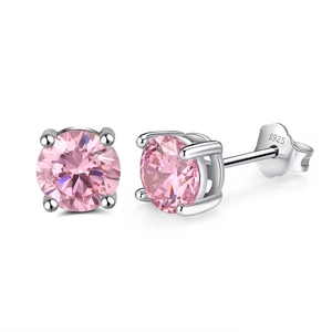 Gros plan détaillé des boucles d'oreilles en zircon rose avec poinçon argent S925