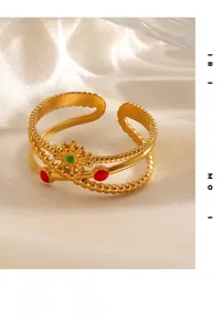 Detail of vintage sun ring with green enamel and gold-plated milgrain band