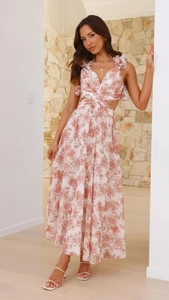 Dettaglio dell'abito lungo in chiffon a fiori con schiena scoperta e lacci intrecciati