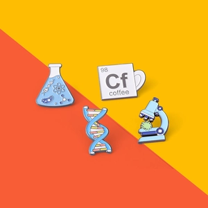 Wissenschaft Emaille Pin Set mit Kolben, Mikroskop und DNA auf buntem Hintergrund