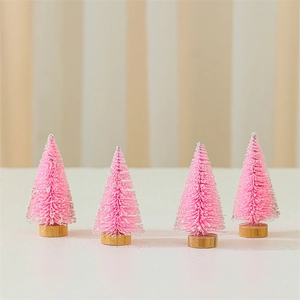 Lot de 4 mini sapins de Noël roses avec effet neige et socles en bois pour décoration