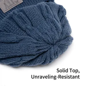 Berretto invernale in maglia blu scuro con fodera in pile e cucitura superiore rinforzata
