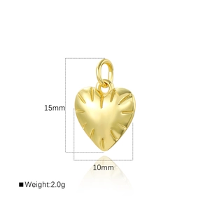 Ciondolo a cuore dorato minimalista per gioielli fai-da-te, altezza 15mm e peso 2,0g