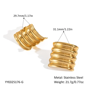 Detail showing dimensions of golden stainless steel wavy hoop earrings with measurements
