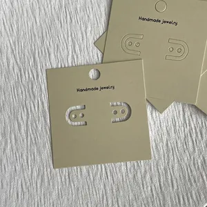 Eleganti cartellini verde oliva per esposizione orecchini e gioielli fatti a mano