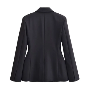 Vue arrière d'un blazer noir cintré classique pour ensemble de costume mode pour femme