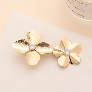 Golden flower hair clip with rhinestones in a vintage Baroque bridal style