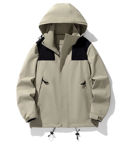 Details der wasserdichten Outdoor-Jacke mit verstellbarem Kordelzug und Kontrast-Design