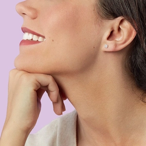 Close-up of s925 silver petal earrings with turquoise and diamonds on a female model