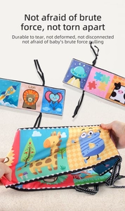 Detailansicht eines sehr reißfesten Baby-Stoffbuches mit bunten Tierillustrationen