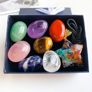 Coffret 8 cristaux de guérison Chakra avec 7 pierres polies et pendentif orgone étoile