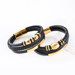 Ensemble de bracelets multicouches en cuir tressé noir pour homme avec détails dorés